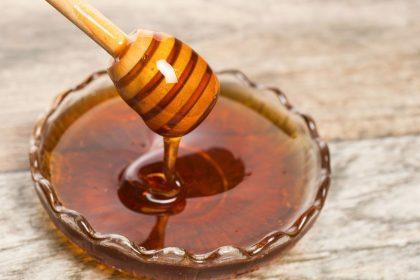 Sukietėjęs medus: kaip jį vėl paversti skystu neprarandant naudos