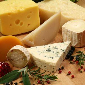 Sūris ir cholesterolis: gydytojai atskleidė, kurių sūrių tikrai nereikia bijoti