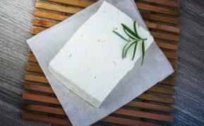 Sūrių karalius, kuris valo žarnyną ir mažina cholesterolį: šis sūris privalo atsirasti ant jūsų Kalėdų stalo