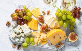 Sūrių riekelių menas: kaip patiekti ir kokius sūrius naudoti