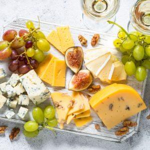 Sūrių riekelių menas: kaip patiekti ir kokius sūrius naudoti