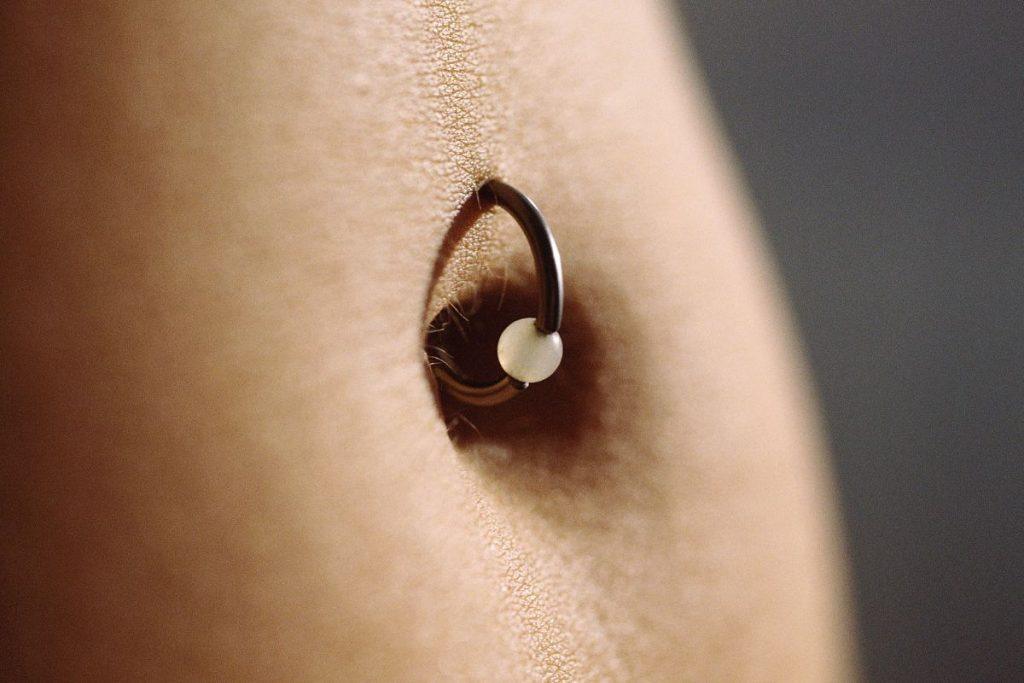 Sužinokite, ką jūsų bambos forma sako apie jus! Išties įdomios įžvalgos. Didelė ir gili bamba