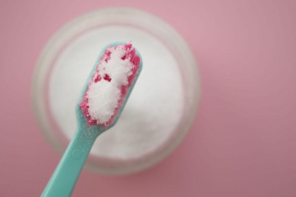 Sužinokite , ką reiškia baltos dėmės ant dantų. Iš kur per daug fluorido