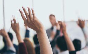 Sužinokite, kodėl reikia iškelti rankas bent 3 kartus per dieną