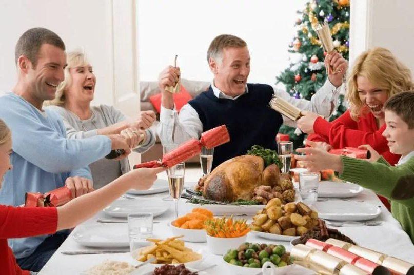 Šventiniai kalėdiniai krekeriai be kaltės: 7 etinės idėjos, kurios pakeis jūsų šventinį stalą