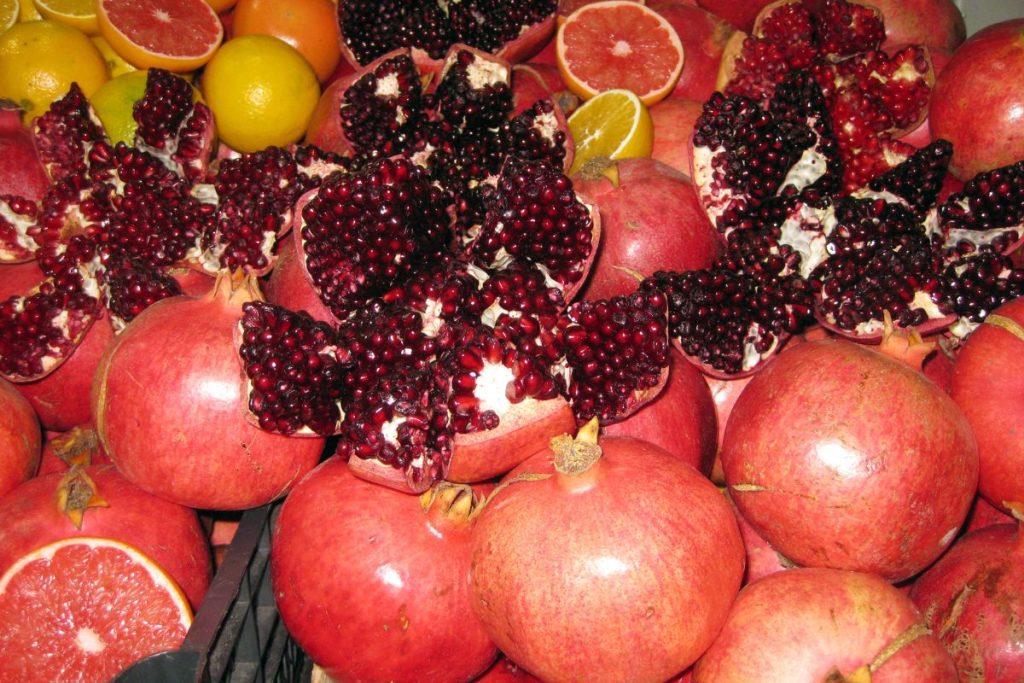 Tai turi išbandyti kiekvienas: citrusiniai vaisiai, stebuklingai pakeisiantys silkės ir marmelado skonį. Raudonųjų greipfrutų ir granatų marmeladas