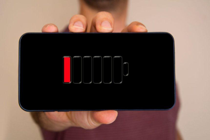 Telefonas išsikrovė pačiu blogiausiu metu? Šis metodas leis jį įkrauti net be įkroviklio