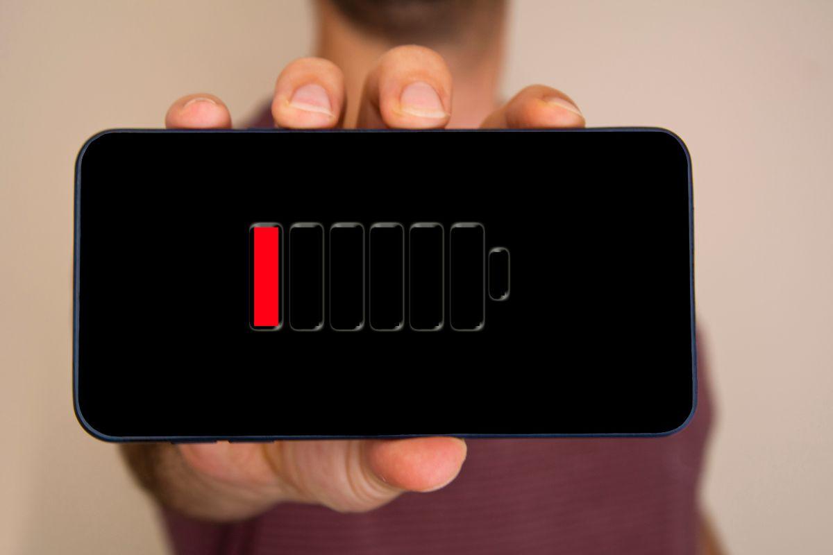Telefonas išsikrovė pačiu blogiausiu metu? Šis metodas leis jį įkrauti net be įkroviklio