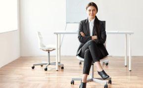 Testas: ką galima pasakyti apie žmogų pagal tai, kaip jam patinka sėdėti?