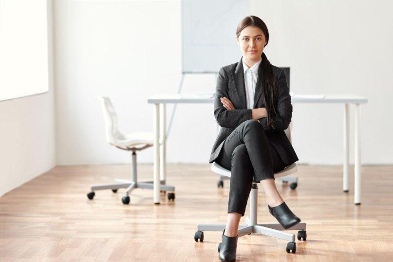 Testas: ką galima pasakyti apie žmogų pagal tai, kaip jam patinka sėdėti?