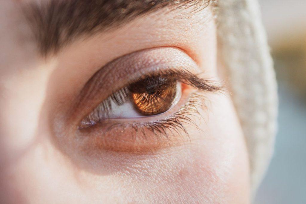 Tik vienas lašas šio aliejaus išlygins raukšles, esančias aplink akis.Kodėl paakių raukšlės atsiranda greičiausiai