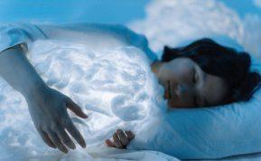 Triukas, kuris gali išgelbėti jūsų miegą: kodėl 21.30 taisyklė keičia gyvenimus