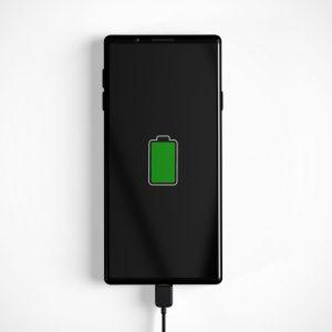 Trys mitai apie telefono krovimą, kuriais vis dar tikime – ir dėl kurių patys trumpiname baterijos gyvenimą