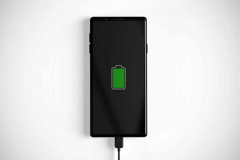 Trys mitai apie telefono krovimą, kuriais vis dar tikime – ir dėl kurių patys trumpiname baterijos gyvenimą