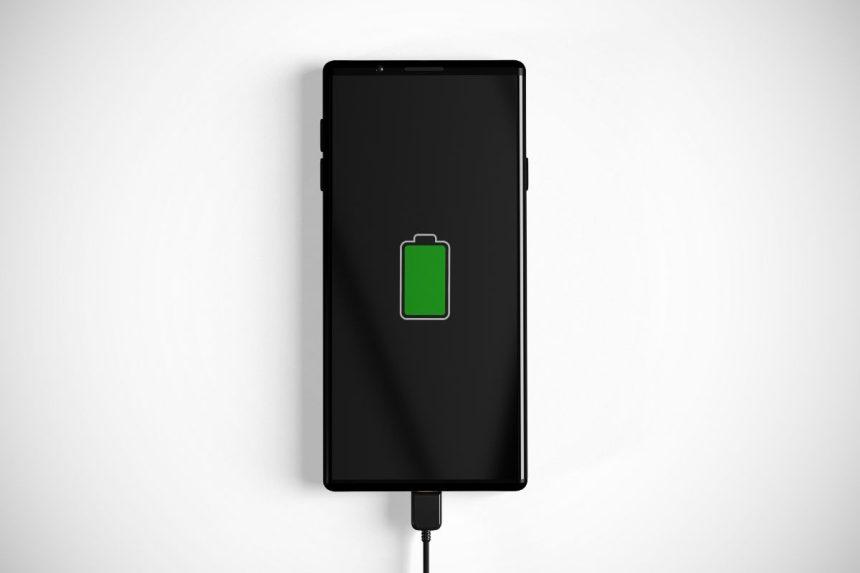 Trys mitai apie telefono krovimą, kuriais vis dar tikime – ir dėl kurių patys trumpiname baterijos gyvenimą