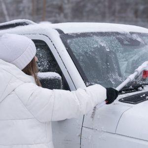 Užsegamas maišelis akimirksniu pašalins šerkšną nuo automobilio stiklo!