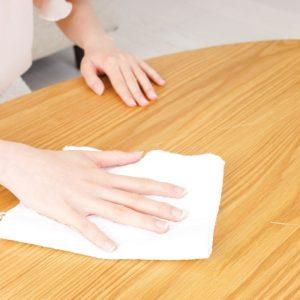 Užuot išmetę, išdžiovinkite ant radiatoriaus ir naudokite: jie poliruoja baldus ir valo nešvarias keptuves