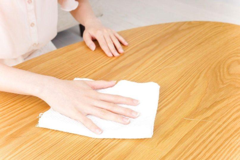 Užuot išmetę, išdžiovinkite ant radiatoriaus ir naudokite: jie poliruoja baldus ir valo nešvarias keptuves