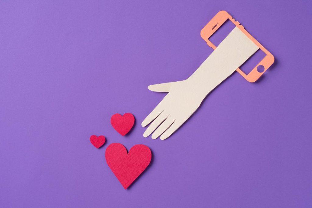 Vestuvės Japonijoje sukrėtė internetą ir privertė susimąstyti apie meilės ateitį. Tokio atvejo mūsų istorijoje dar nėra buvę. Meilė skaitmeniniame amžiuje