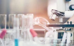 Vėžio gydymo proveržis: mokslininkai auglius naikina metalinėmis nanodalelėmis