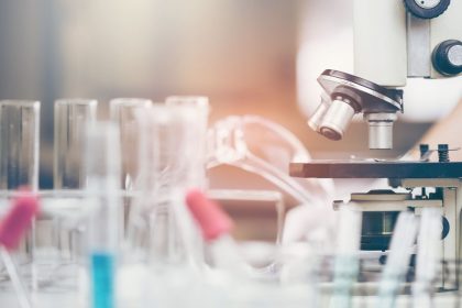 Vėžio gydymo proveržis: mokslininkai auglius naikina metalinėmis nanodalelėmis