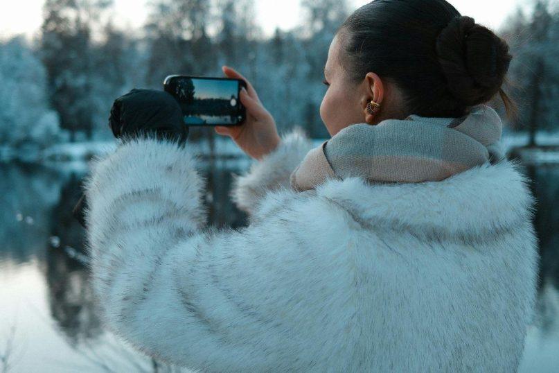 Vienas įprotis, kuris žiemą nužudys jūsų telefono bateriją greičiau nei manėte