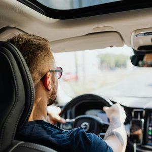 Vienas kasdienis įprotis, kuris tyliai žudo jūsų automobilį: taip elgiasi beveik visi