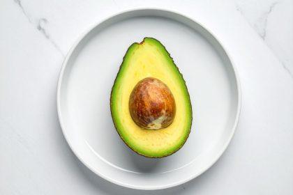 Virtuvės šefas atskleidžia avokadų puselių laikymo būdą. Pamirškite tamsėjančią masę!