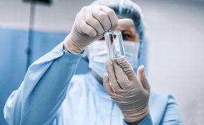 Virusas plinta visame pasaulyje: gydytojai perspėja apie simptomus, kuriuos lengva supainioti