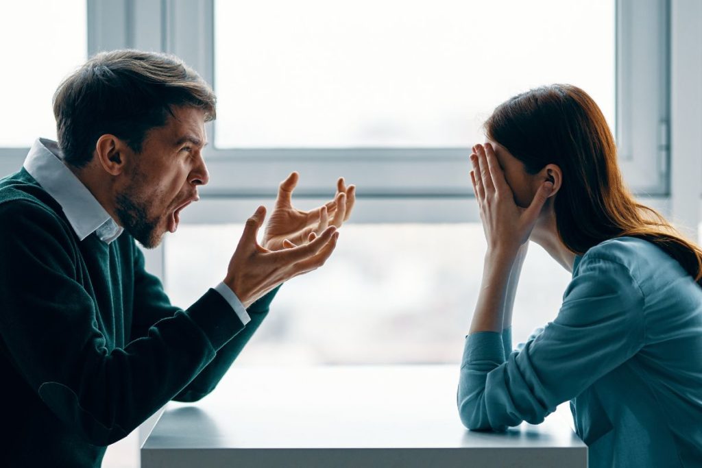 Vyro elgesys prieš skyrybas: jį ima erzinti smulkmenos