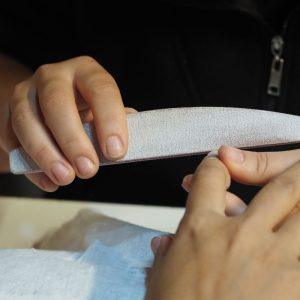 Žiemą automobilyje visada turėkite nagų dildę: ji pagelbės kritinėse situacijose