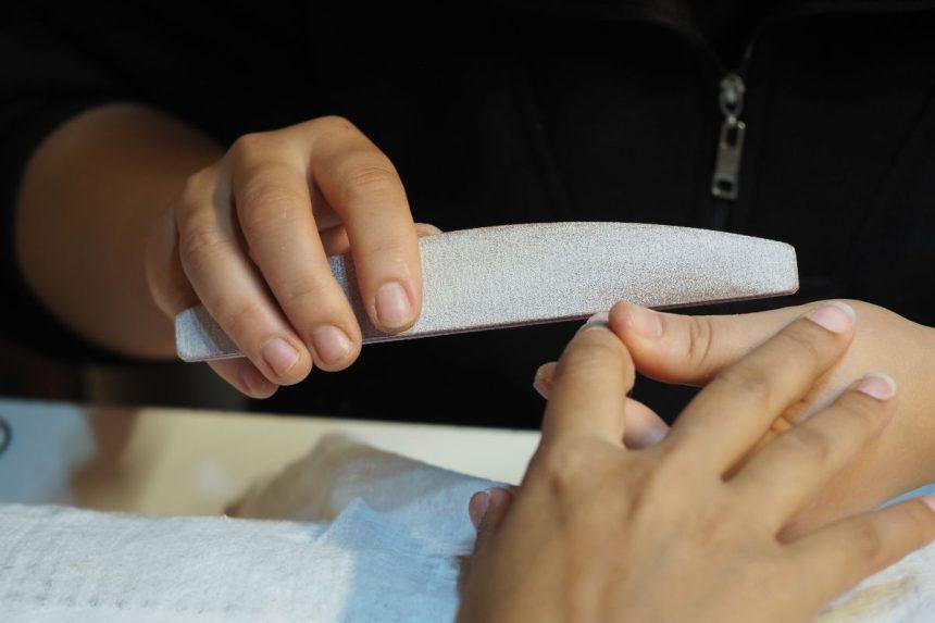 Žiemą automobilyje visada turėkite nagų dildę: ji pagelbės kritinėse situacijose