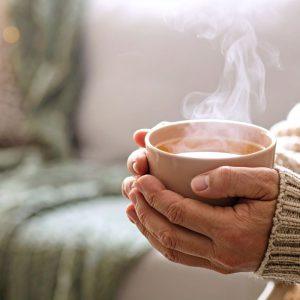 Žiemą rankas išgelbėsiantis triukas, apie kurį grožio industrija nutyli