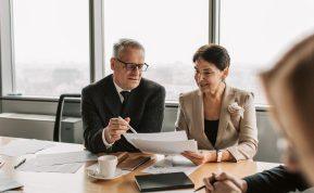 Žmonių valdymo paslaptys: technikos, kaip paveikti pašnekovą