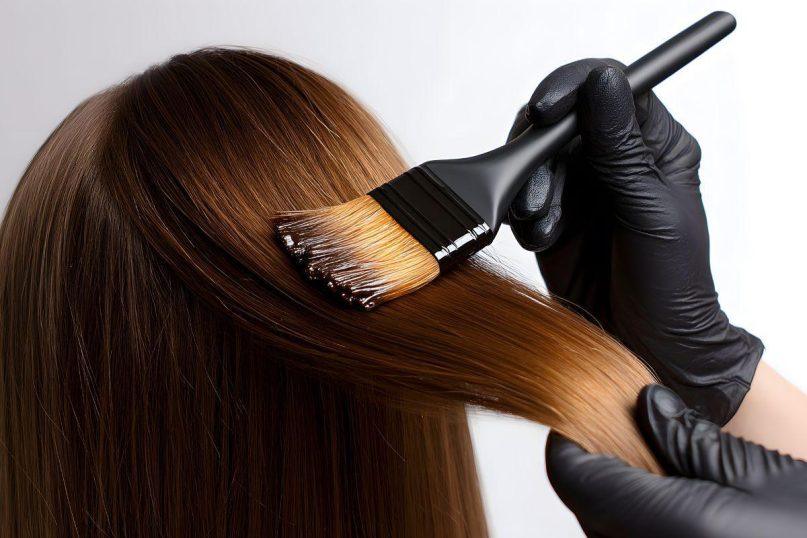 2026-ųjų plaukų spalvos: dėl šių spalvų dabar visos moterys eina iš proto