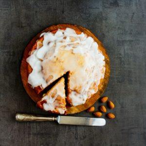 Citrininis migdolų pyragas su glajumi