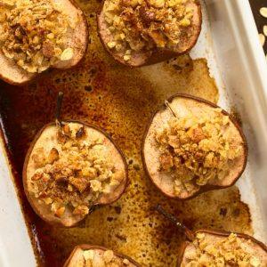 Keptos kriaušės su trupiniais