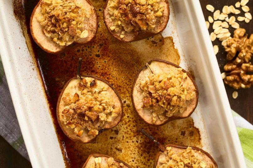 Keptos kriaušės su trupiniais