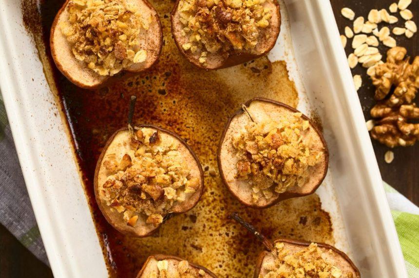 Keptos kriaušės su trupiniais