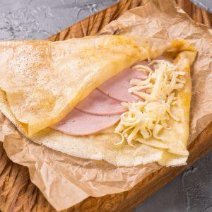 Lietiniai blynai su kumpiu ir sūriu