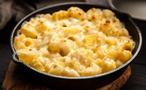 Makaronų apkepas su žiediniais kopūstais ir sūriu