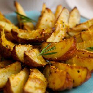 Orkaitėje keptos bulvių lazdelės