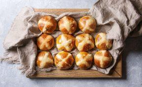 Saldžios mielinės bandelės su prieskoniais