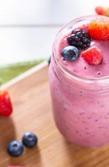 Uogų ir bananų glotnutis