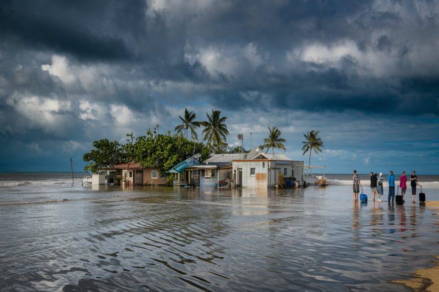 Klimato migrantai: kaip Tuvalu gyventojai pirmieji pasaulyje kraustosi iš skendinčios salos