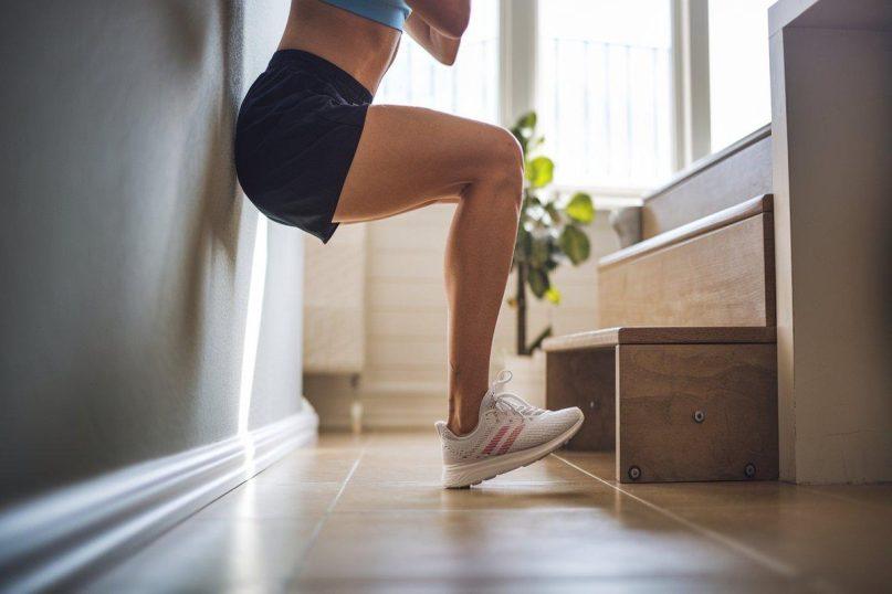 Kojų skausmus palengvinantys pratimai namų sąlygomis