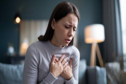 Širdies priepuolio simptomai moterims: kaip atpažinti pavojų laiku