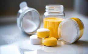 Naminės tualeto valymo tabletės iš sodos ir citrinos rūgšties