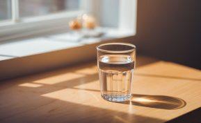 Šiltas vanduo ryte – paprastas būdas pagerinti sveikatą