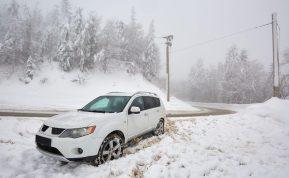 Degėsių kvapas automobilyje: ženklas, kurio jokiu būdu negalima ignoruoti